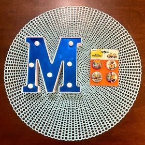 Set of 4 “Minions” buttons; new